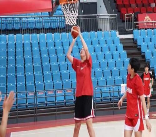 央視直播！今晚7點半，女籃壓力測試，惡斗強敵，宮魯鳴要交卷了