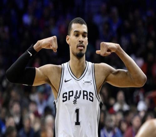 文班：當齊心協力打出團隊籃球時，我們就是世界最強的球隊