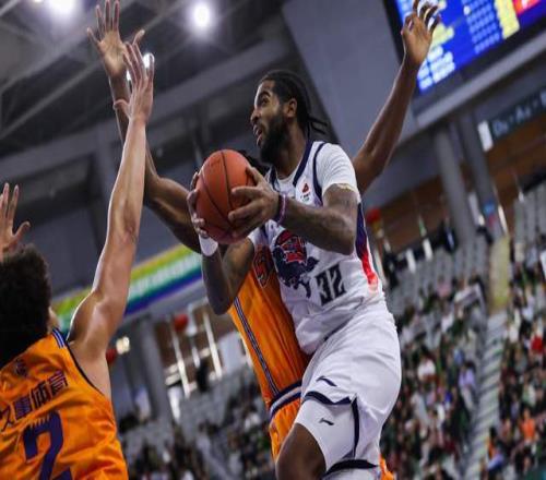 山東男籃全力橫掃廣州男籃！超級(jí)外援或上演首秀，邱彪要?dú)⑦M(jìn)前四