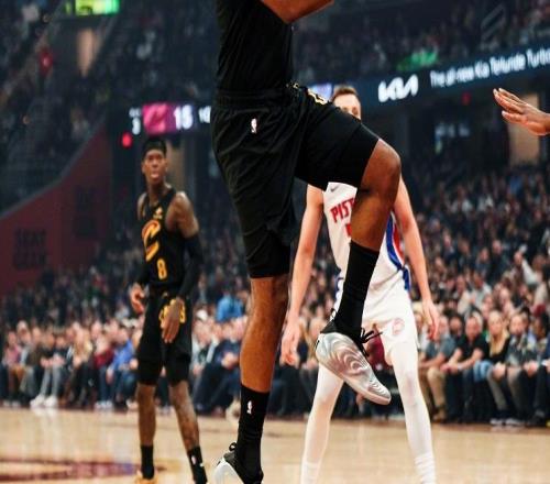 哈登18+6+7+鎖死坎寧安，米神缺陣神射5記三分，騎士復仇活塞