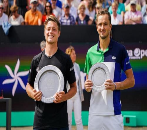 兩位2025新科巡回賽冠軍首輪落敗，重回巔峰或尚需時日