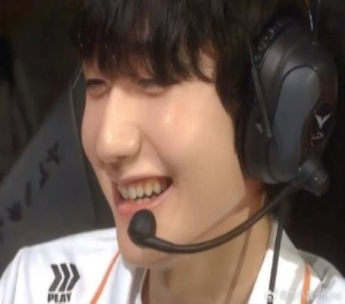 Peanut：每天都是睡覺然后起床，沒有好的狀態(tài)直播所以休一天