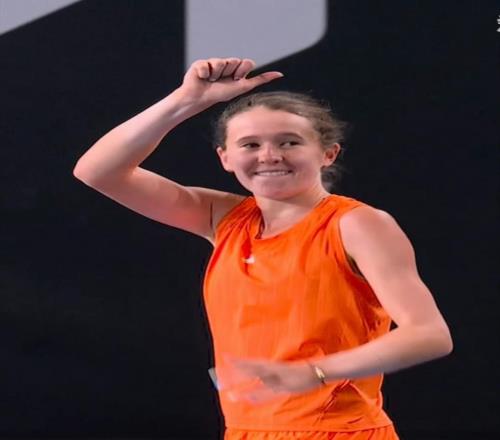 19歲捷克黑馬震撼澳網(wǎng)！本西奇成首位出局前十種子