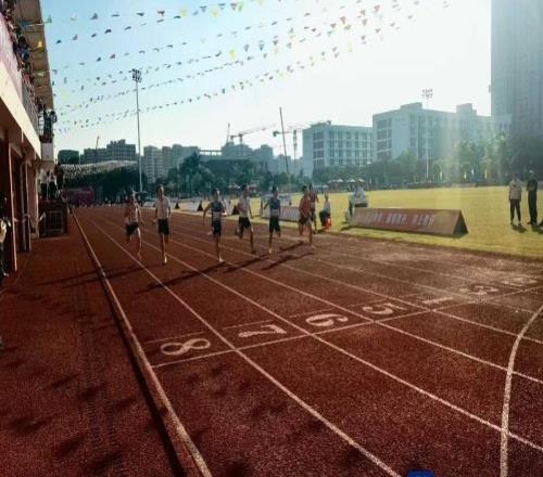“身上有汗眼里有光”，深圳市中小學生田徑比賽激戰正酣