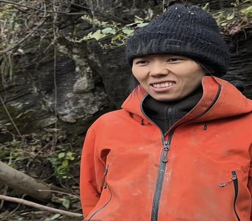 張家界荒野求生賽唯一女選手退賽！賽事方稱其營(yíng)養(yǎng)不良體重輕