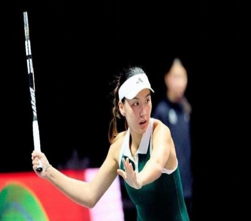 世界網球洲際對抗賽深圳開幕，斯瓦泰克領銜歐洲隊拔得頭籌