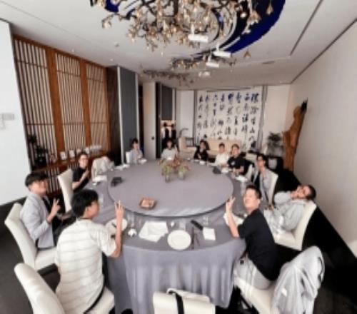 先點菜吧！越南TSW分享動態：在緊張的訓練前，先聚餐放松一下吧