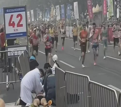 一馬拉松選手，倒在42公里處，搶救無效去世