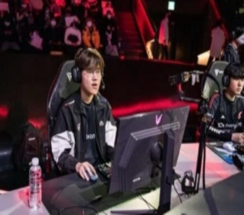 圈內(nèi)人：LNG的中單是bulldog，教練是Edgar