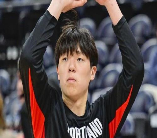 開拓者高層：不理解中國社媒指責楊瀚森，夏普也花很久才明白該做什么