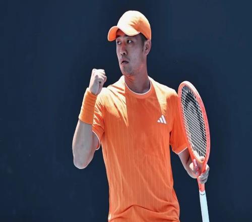 澳網正賽首輪收官日：王欣瑜93分鐘打卡下班，吳易昺淘汰“擊敗過德約”的意大利選手