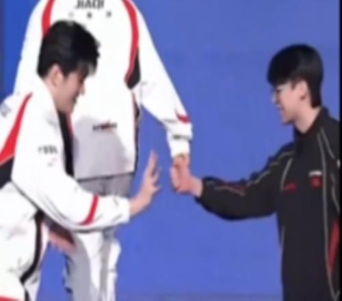 LPL賽事整活：LPL對(duì)碰拳的開(kāi)發(fā)不足1%