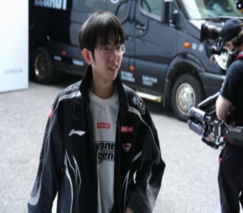 粉丝怒喷决赛局圣枪哥失误:最后一波龙团有复活甲还在上面绕害队友