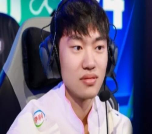 楚鈞艾克：左手去LCK鐵前四LPL能和LCK比劃的只有BLG上中輔