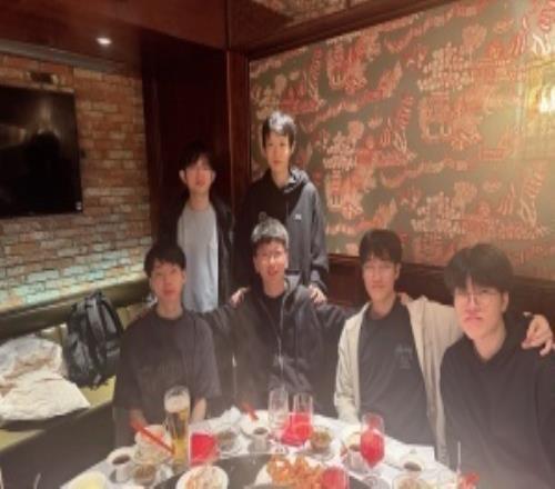 愛笑：最后一局真的感覺肩上扛著整個LPL，AL流干了最后一滴血