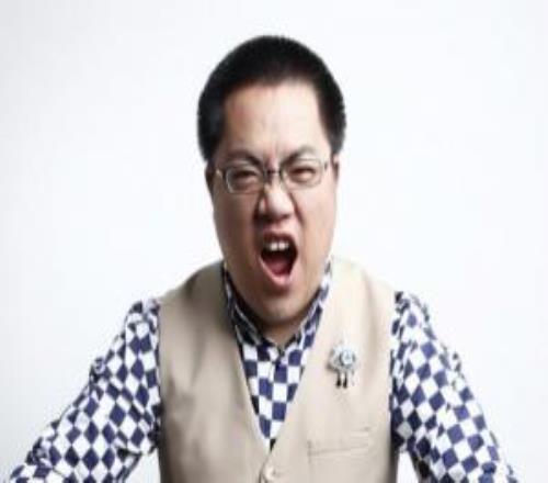 說的很對??！黃旭東被豆包調(diào)侃團(tuán)隊負(fù)資產(chǎn)直播喜劇人：字節(jié)AI什么破逼玩意兒