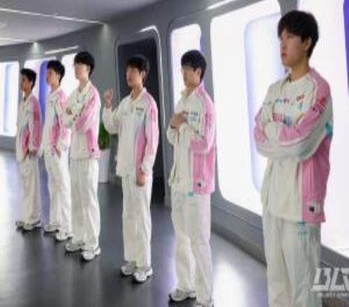 二次元這一塊！BLG官方分享賽后海賊王經典站位合影：一步一個腳印！