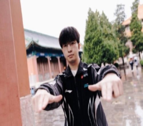 圈內人：jd準備先確保搶到galawb在搶elk上比ig有優勢