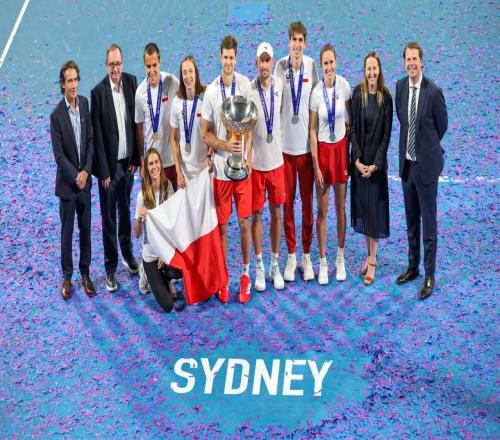 斯瓦泰克罕见两连败吞蛋落泪，波兰险胜瑞士夺得联合杯冠军