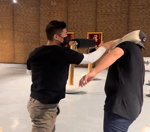 扇耳光大賽受傷倒地的中國選手已恢復(fù)訓(xùn)練！稱還是很希望完賽