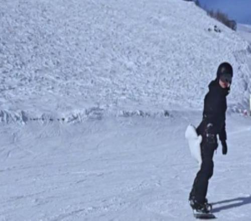 JackeyLove更新滑雪整活：醫(yī)生告訴我要多運(yùn)動(dòng)我建議，滑著走