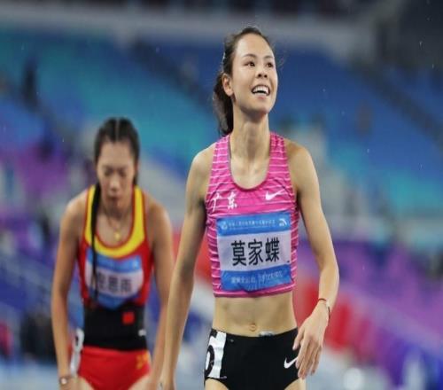 又是0.12秒決勝負(fù)！莫家蝶不敵劉英蘭獲女子400米亞軍