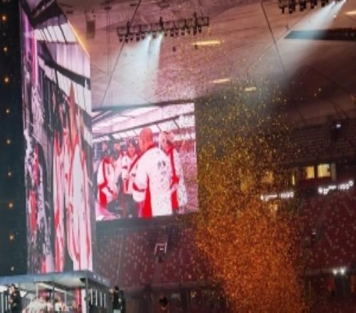 AL經理愛笑：第一支在鳥巢奪冠的中國戰隊！恭喜成都AG超玩會！