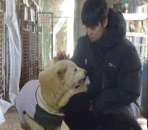 韓媒：Zeka參與流浪狗志愿服務并捐贈了1000萬韓元作為保護基金