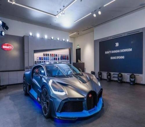 超跑界“天花板”集結(jié)黃浦江畔，全球限量40臺布加迪Divo迎來國內(nèi)首秀