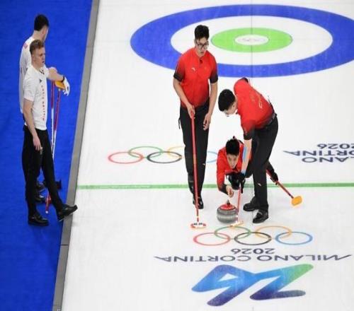 中國冰壺男隊首輪不敵英國隊