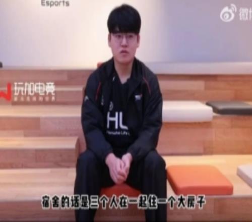 Gumayusi：宿舍的話(huà)是我、Mowgli教練、Zeka選手三個(gè)人在一起住