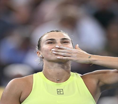 薩巴倫卡新賽季橫掃開局：場上48分鐘碾壓，場下坦然回應爭議