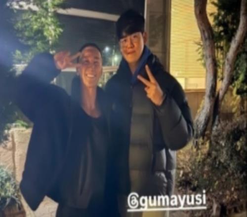 徐代表介紹了新客戶健身教練分享和Kanavi、Gumayusi合照