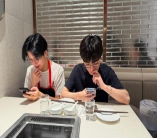 CFO打野Shad0w晒与队友吃夜宵：减肥好难，欺骗餐吃个海底捞