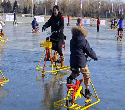 北京市屬公園冰場陸續開放，部分設有速滑區