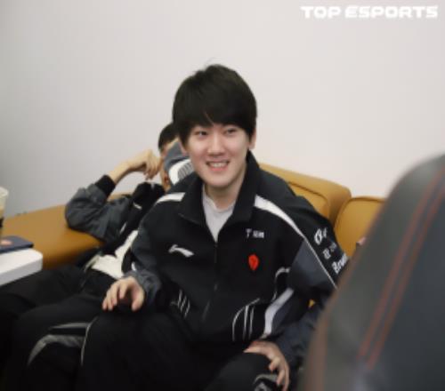 JackeyLove賽后更博:兄弟們打的好下把繼續(xù)加油!