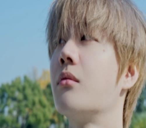 顏值拉滿了Crisp分享冬日自拍：視頻太快了還是來(lái)看照片吧