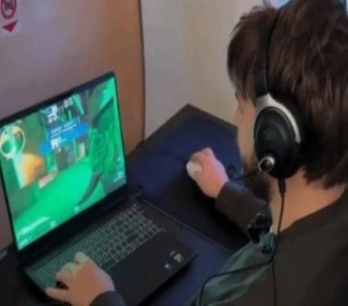 馬斯克吹爆！飛機上能流暢玩CS2網速比家里還快