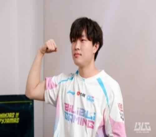 BLG發(fā)布戰(zhàn)勝NIP賽后返圖：乘勢(shì)而上！