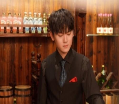 調酒師帥的不談TES分享JakceyLove照片：誰想喝