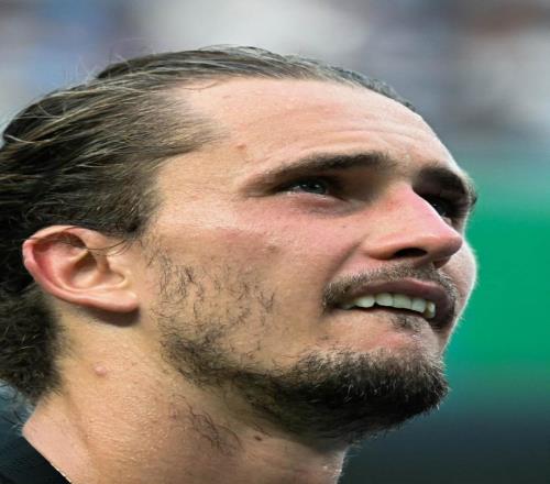 位列世界前十周數躋身無貫男榜首，茲維坐實最佳男配角