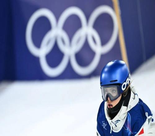 全網好奇，谷愛凌嘴里咬的東西是啥