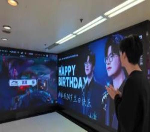 Jiejie感謝生日應(yīng)援：謝謝大家的應(yīng)援，期待我們每年都見(jiàn)