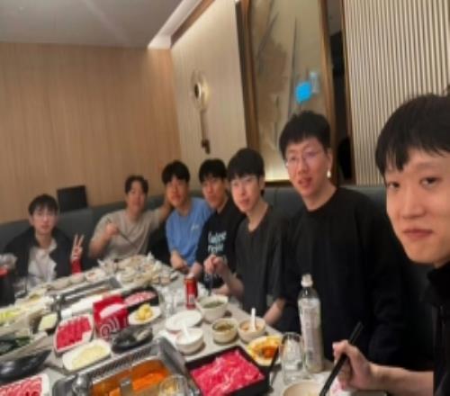 AL官方分享選手團建：26AL海底撈整整齊齊