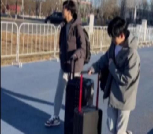 JDG官媒分享队员出发花絮：兄弟萌已成功着陆西安