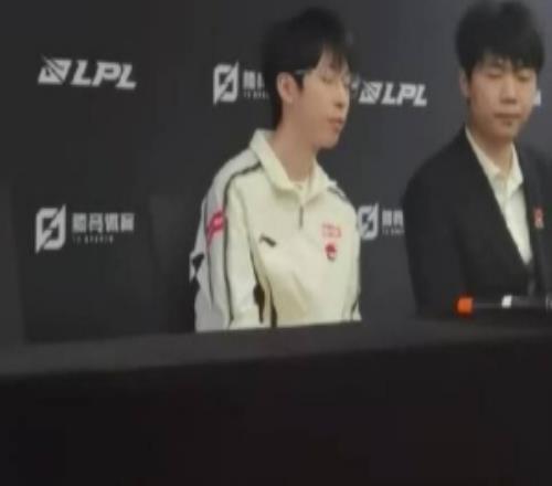 Hope：复盘了打jdg前期没做好的地方，主要是打架沟通和提前占位