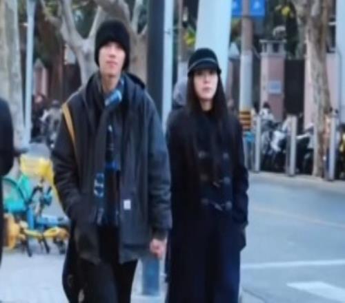 携女友逛街被街拍B站UP主分享街拍视频主人公疑似ON