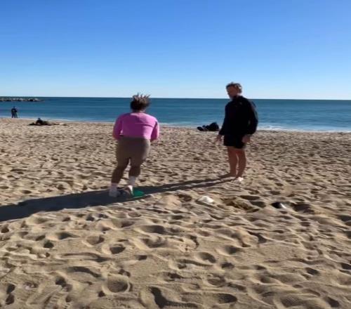 鄭欽文團隊發(fā)布最新訓練視頻，網(wǎng)友質(zhì)疑澳網(wǎng)又是被贊助商逼迫參賽