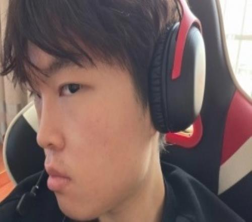 大家不覺得Bin哥的側(cè)臉特別像___Bin更新抖音曬自拍照