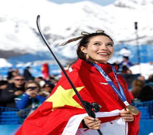 谷愛凌完美收官獲德約祝賀，鄭欽文零互動(dòng)再掀波瀾，外網(wǎng)也炸鍋了